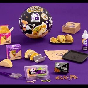 Taco Bell Mini Verse Special Edition Cheesy Gordita Crunch and Crunchy Tacos